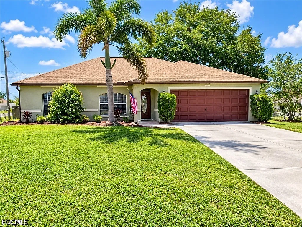 3 bed, 2.0 bath, 1422 sqft, $1,600 — Photo 1