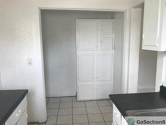 3rd image of 609 S Louisiana St