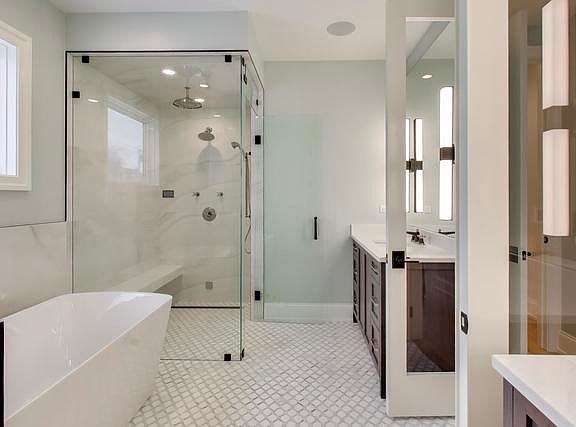 5th image of 1920 W Fletcher St