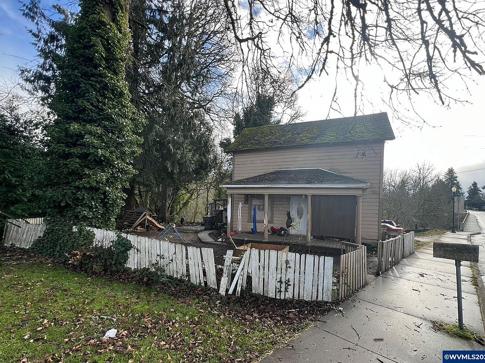 2nd image of 809 S Trade St