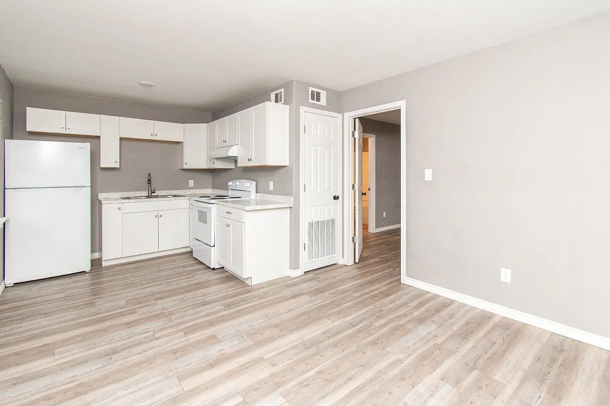 Building Photo - 501 Root Ave #4