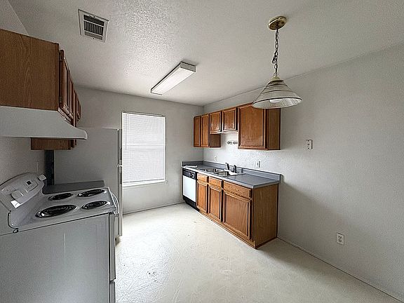4th image of 1706 Windward Dr #C