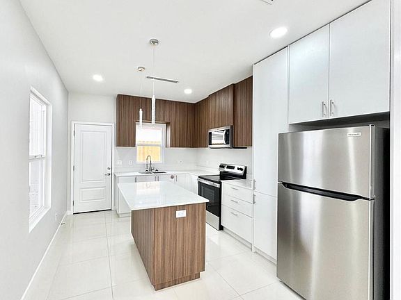 3rd image of 4609 Larkspur Ave #4