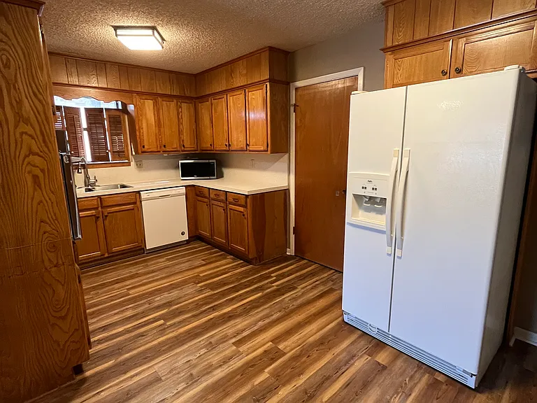 330 S Barton St — Photo 3