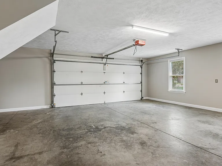 131 Savannah Ridge Dr — Photo 41