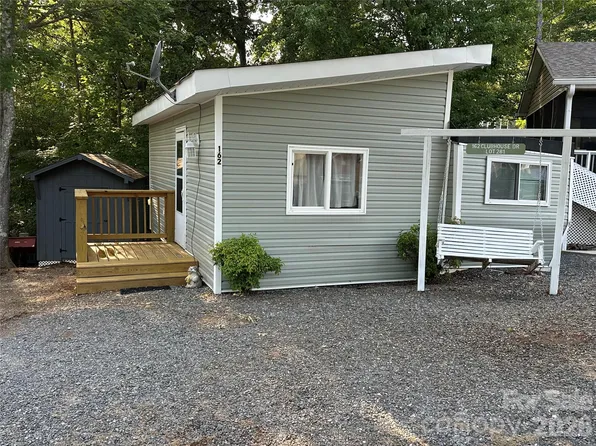 162 Clubhouse Dr, New London, NC 28127