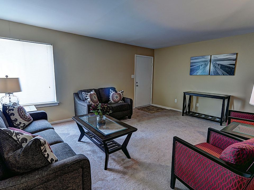 2nd image of 25 Merry Ln APT B
