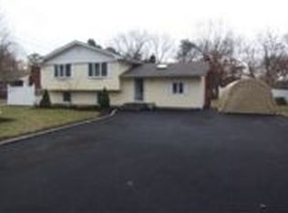 154 Pleasant St, Ronkonkoma, NY 11779