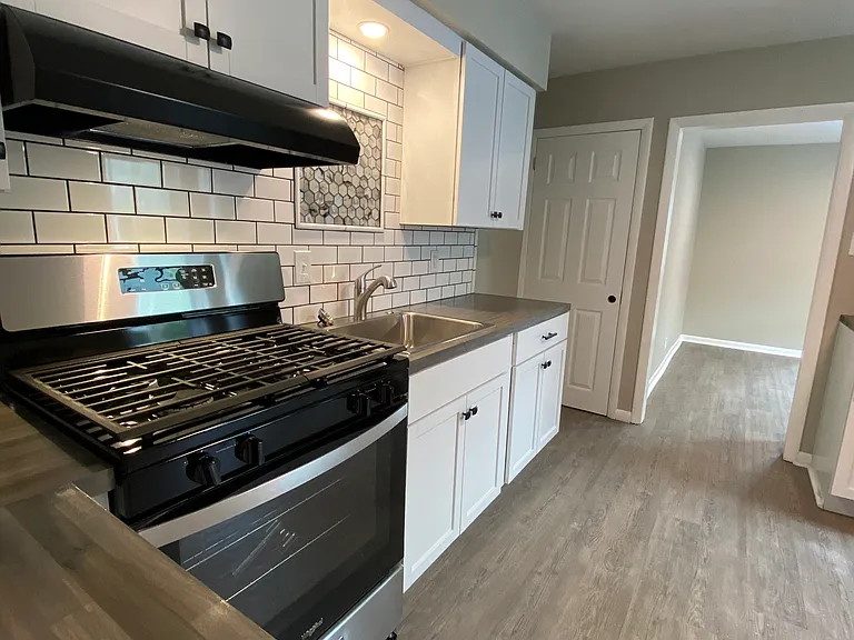 944 Sullivan St #2 — Photo 3