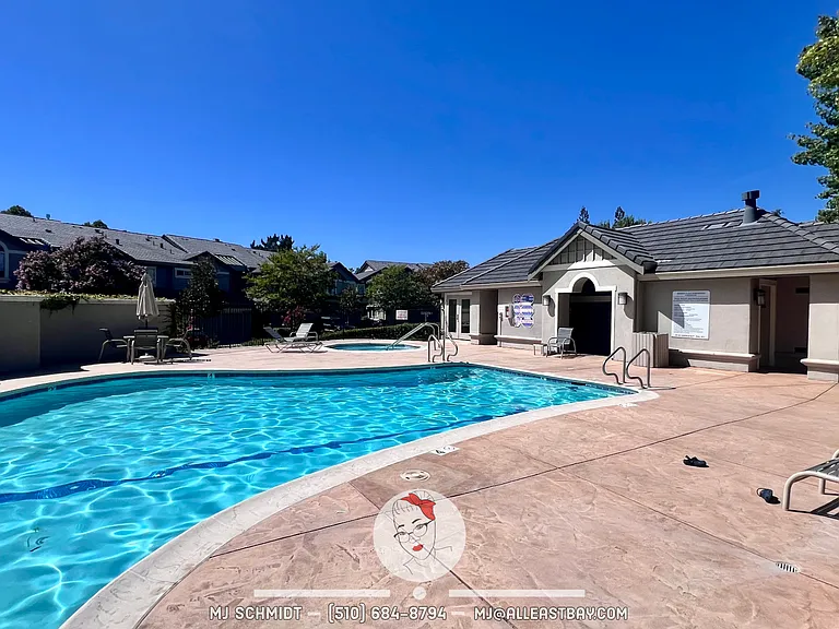 303 Sutton Cir — Photo 32