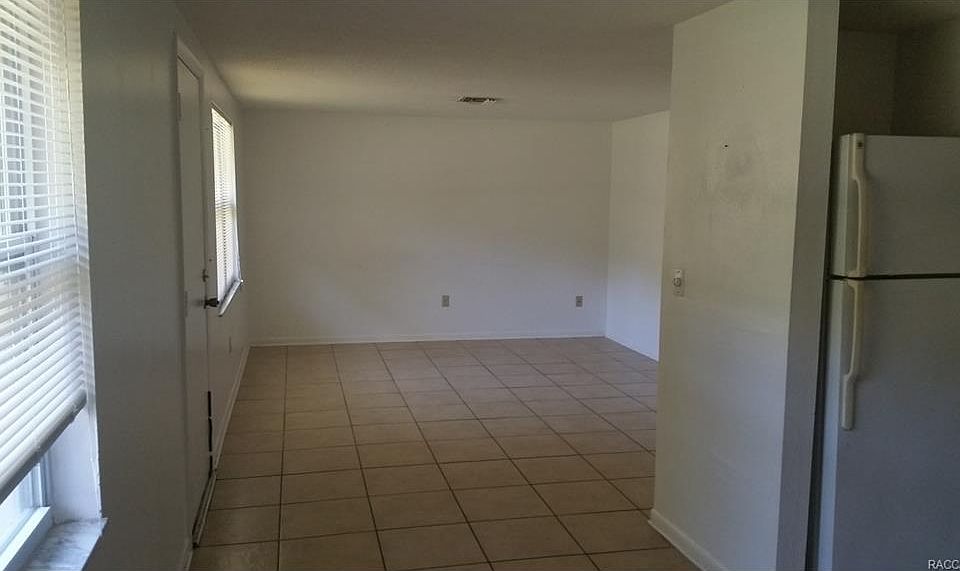 1st image of 9663 W Poplar St