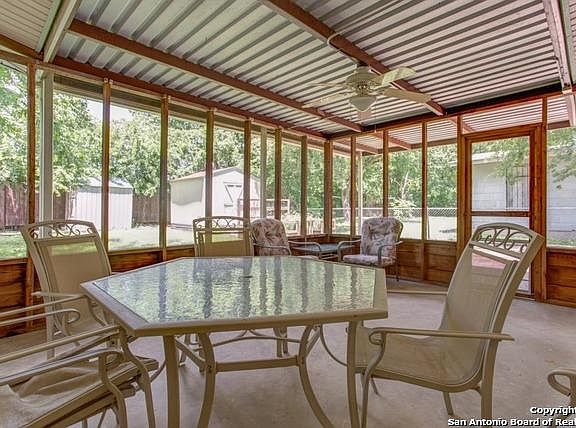 4th image of 303 Hartline Dr