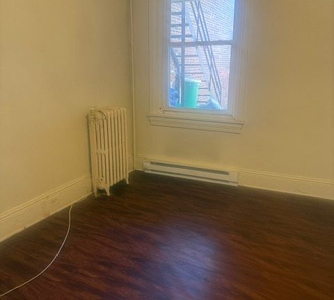 5th image of 208 N 9th St APT 1