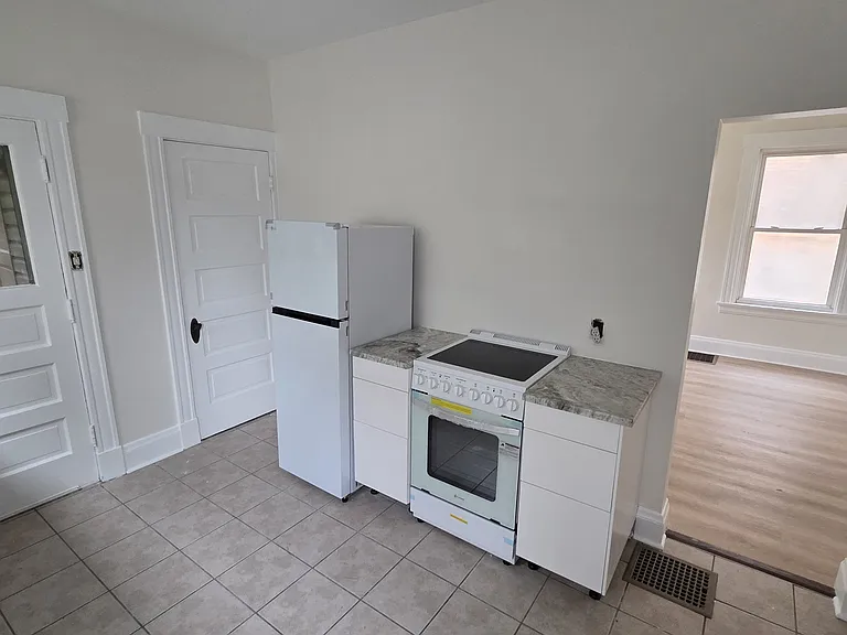4304 33rd Ave #1 — Photo 8