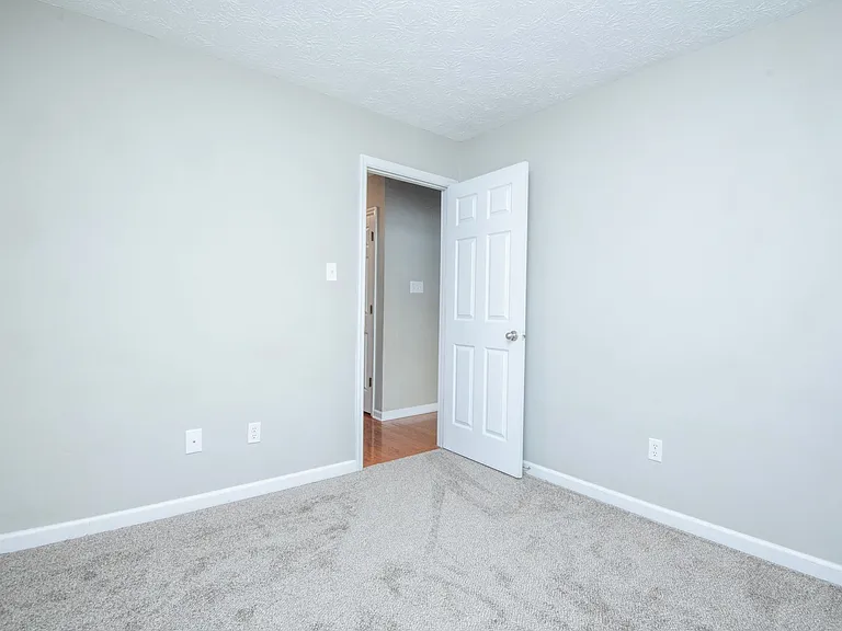 8816 Mill Run Dr — Photo 35