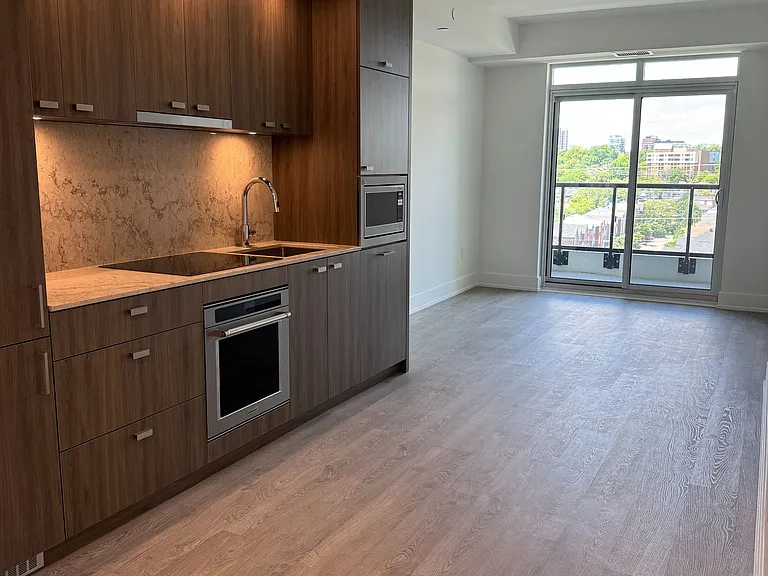 858 Dupont St #821 — Photo 2