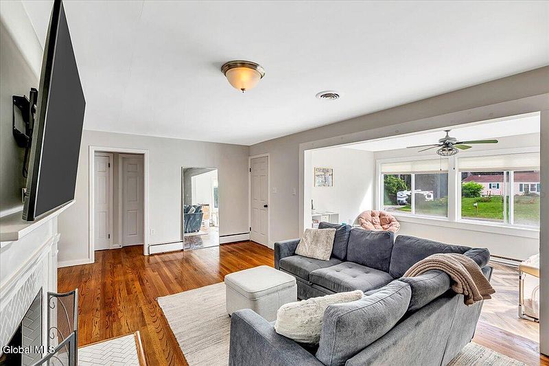 4th image of 135 Gordon Road