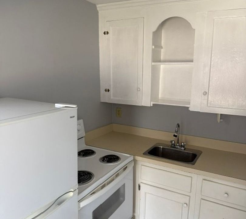 1st image of 531 County St APT 3