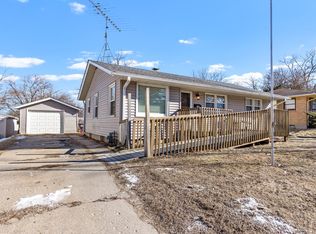 2316 Cornell Dr, Rockford, IL 61108