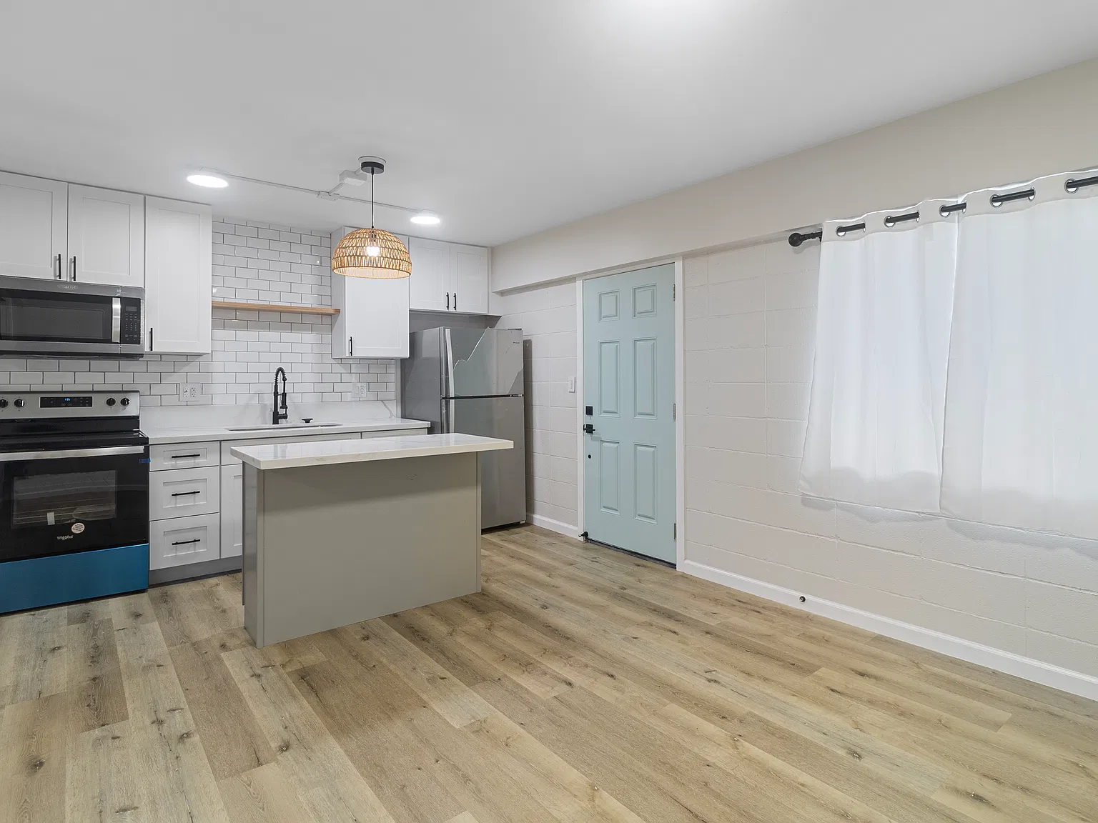 1 bed, 612 sqft, $2,320 — Photo 4