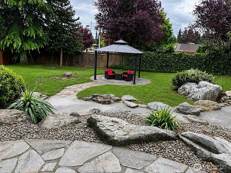 3rd image of 4029 SanMar Drive NE