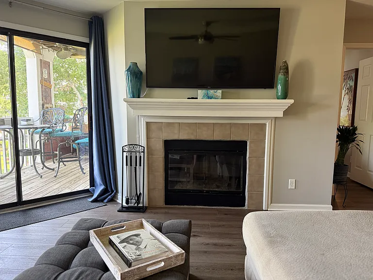 844 Southwest Dr — Photo 3