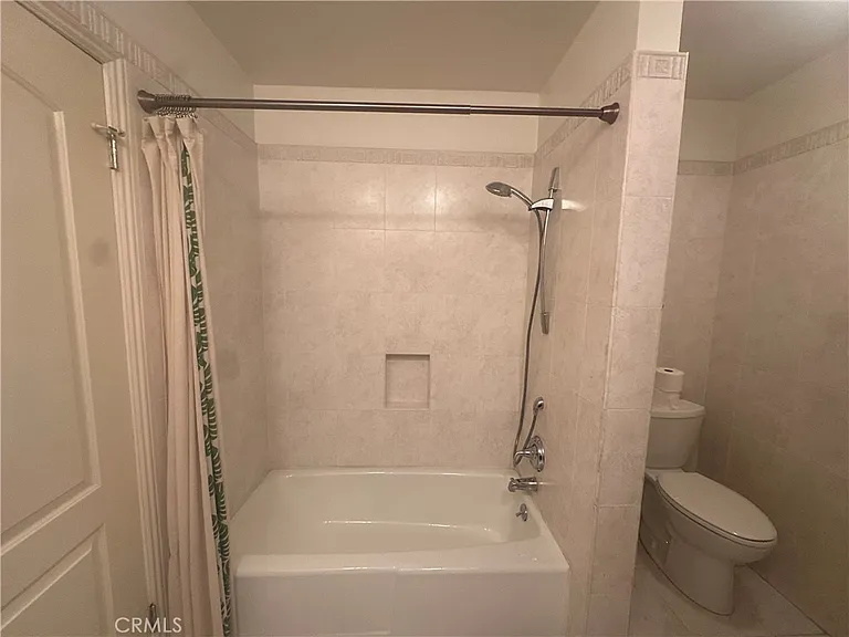 10240 Camarillo St — Photo 5