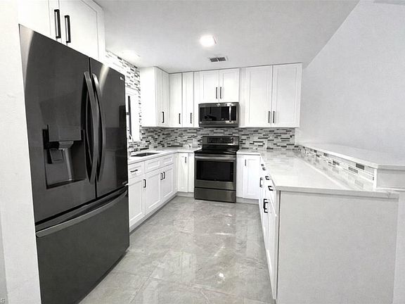 4th image of 3767 Golden Gate Blvd E
