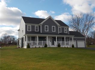 86 Windrock Cir, Portsmouth, RI 02871