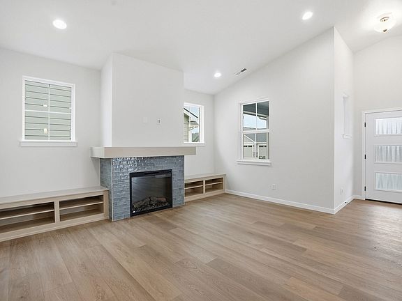 5th image of 23012 E Edgewater Ln
