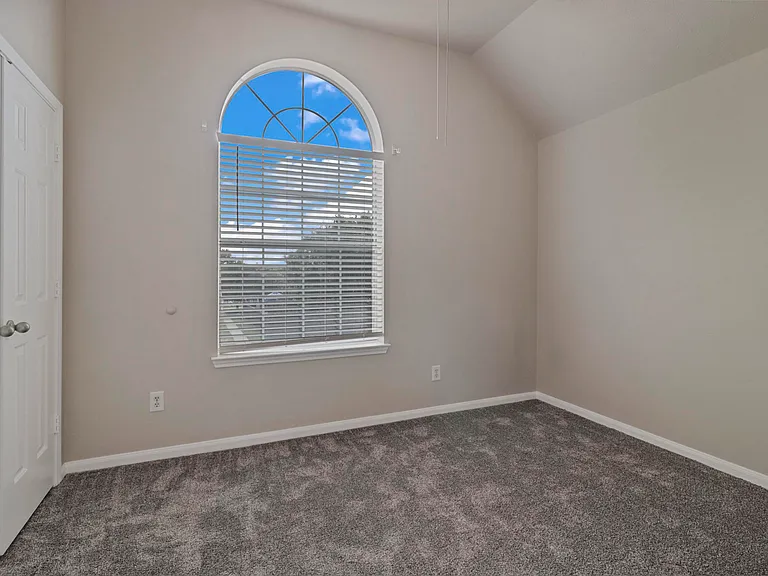 1527 Lakeview Dr — Photo 16