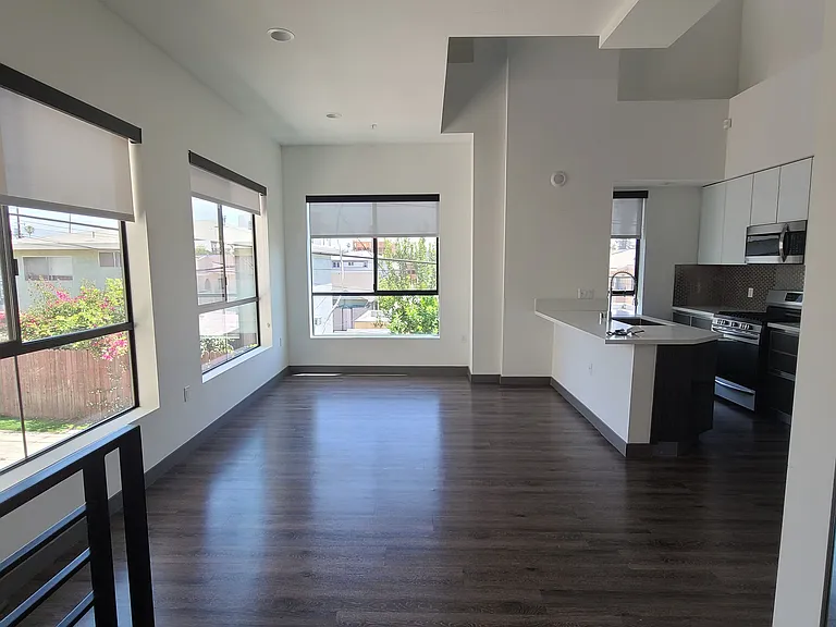 644 N Hobart Blvd — Photo 20