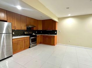 42-10 164, Flushing, NY 11358