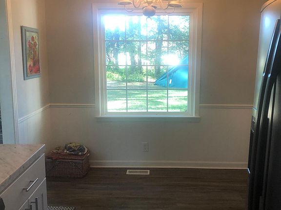 Large eat inkitchen with picturesque window