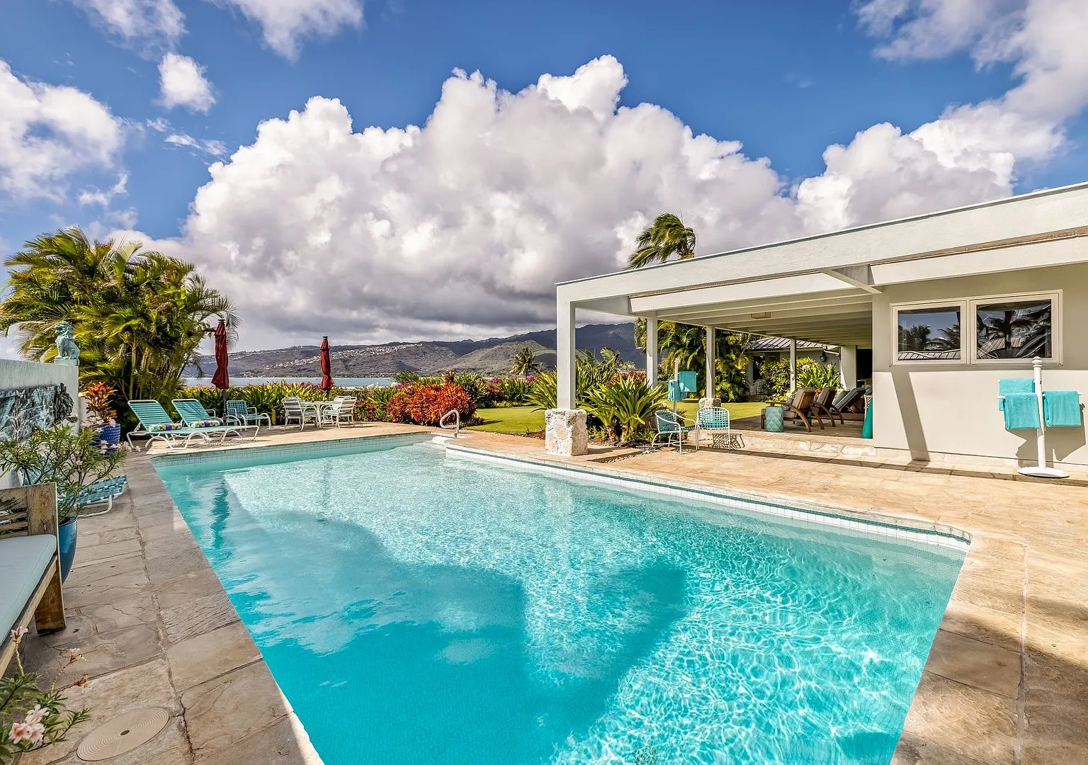Exquisite haven in prestigious Portlock! AC, Ocean Views, Pool, Hale Ola — Photo 1