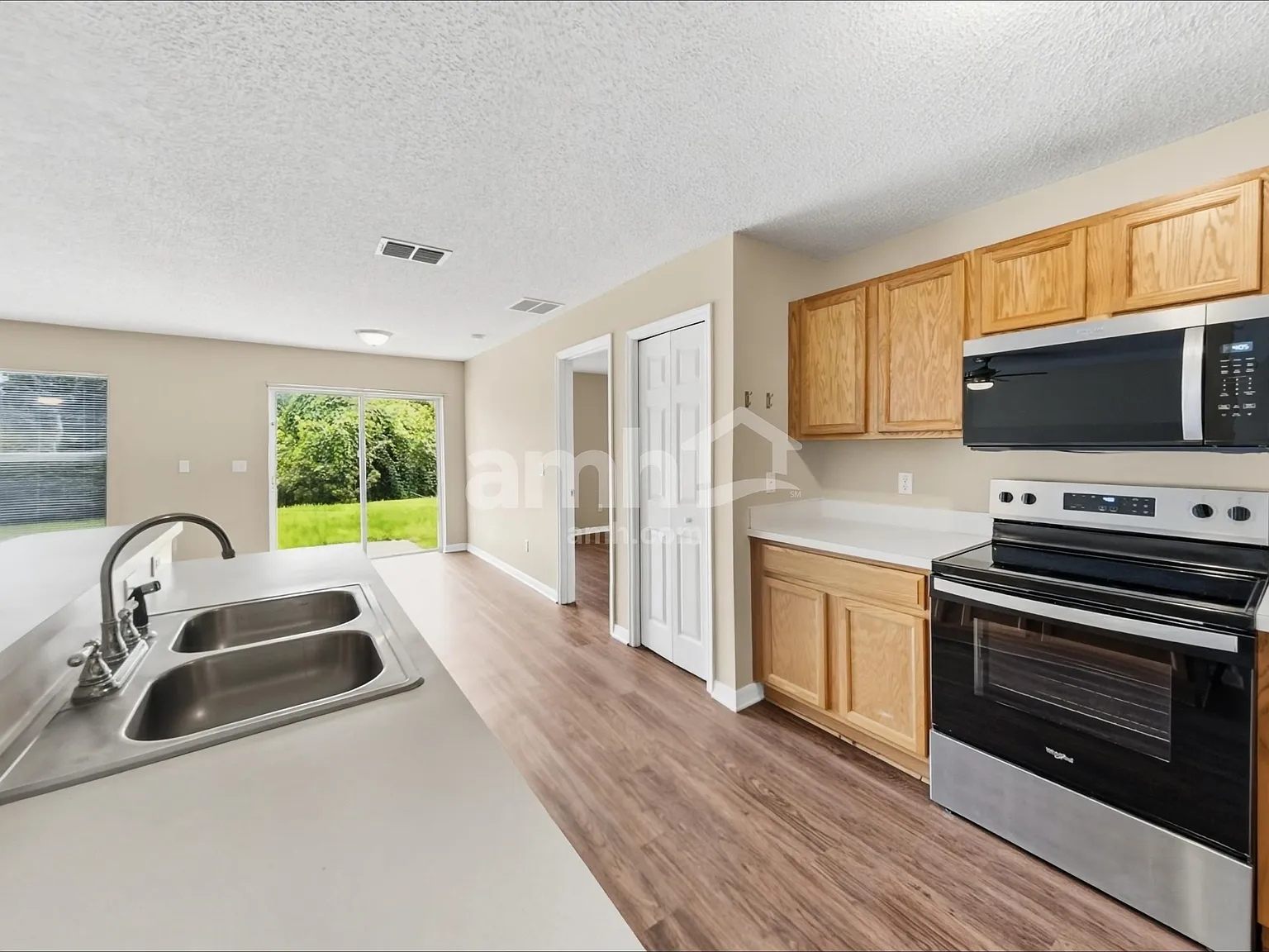 4 bed, 3.0 bath, 2208 sqft, $2,755 — Photo 3