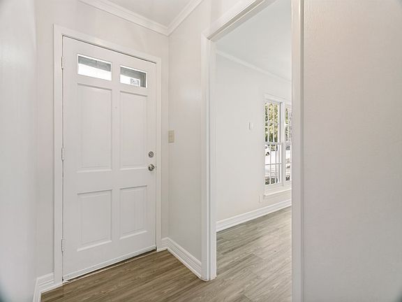 3rd image of 612 Forest Ln