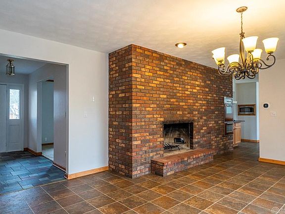 4th image of 2550 Kenmont Ct