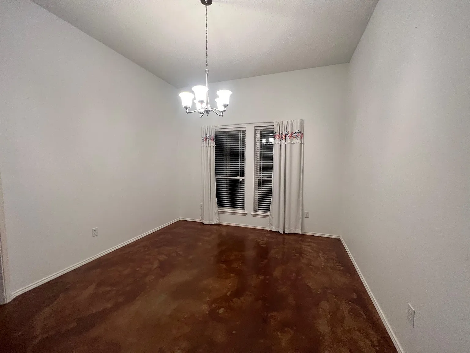 5 bed, 1953 sqft, $3,500 — Photo 4