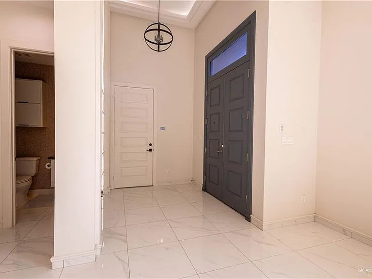 3808 Wisteria Ave — Photo 6