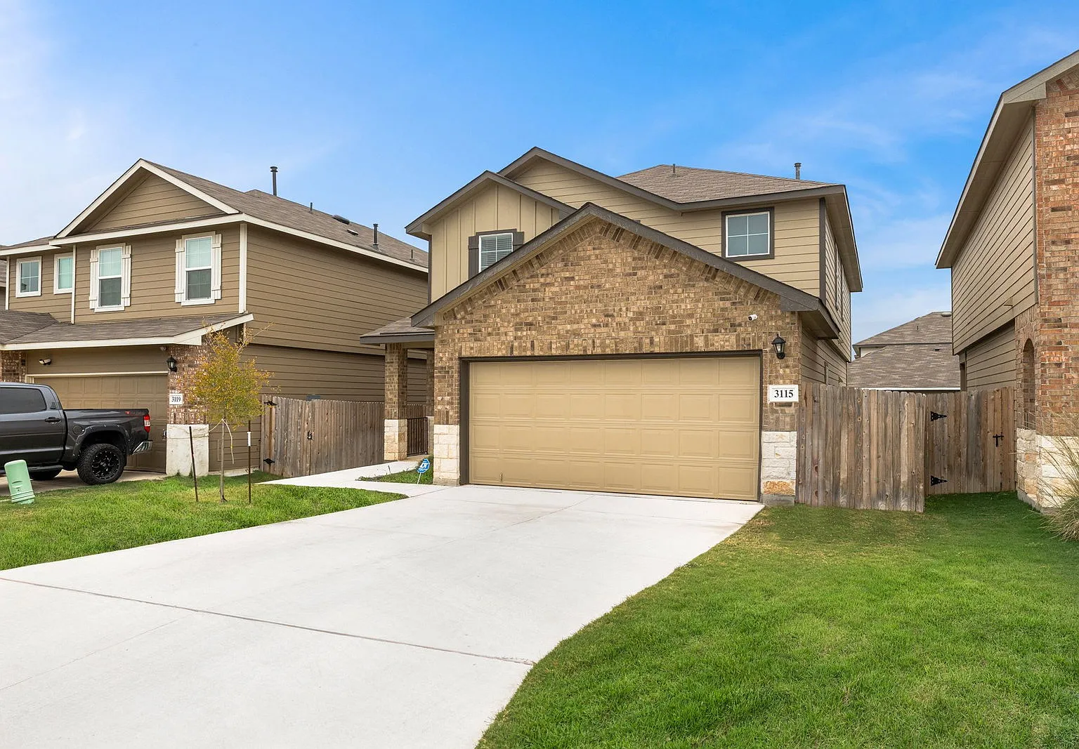 4 bed, 3.0 bath, 2473 sqft, $2,050 — Photo 3