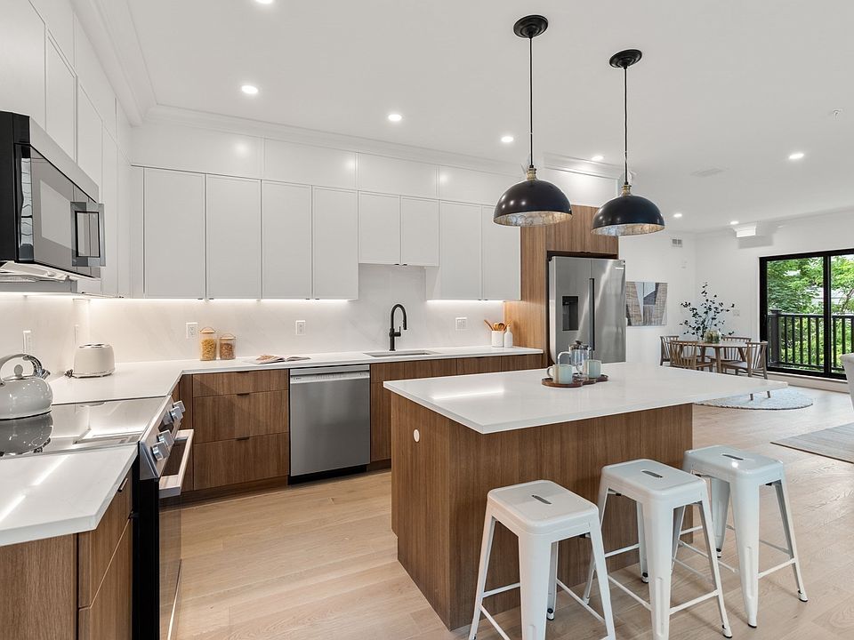 1st image of 228 Washington St #4