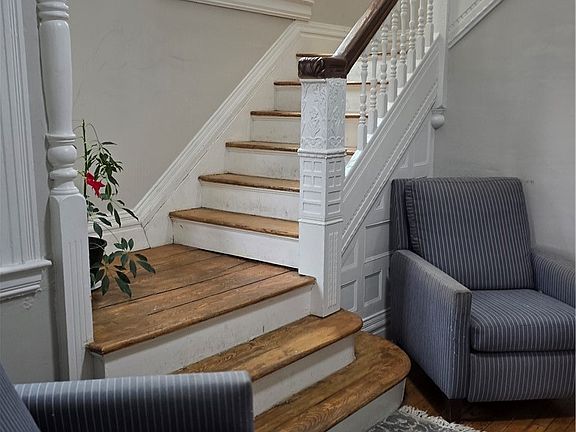 3rd image of 36 Thayer St