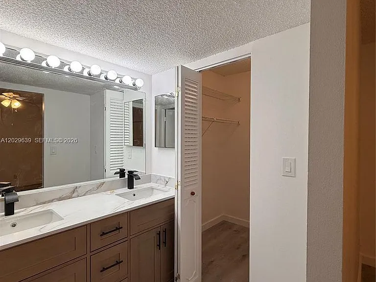 20441 NE 30th Ave #1129 — Photo 12