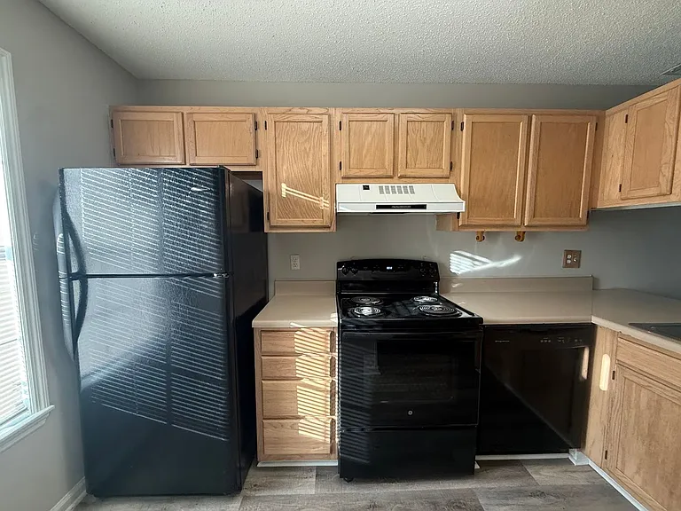 33 Londonberry Ln — Photo 2