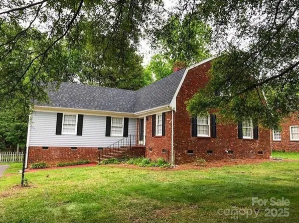 1701 Bonnie Ln, Charlotte, NC 28213