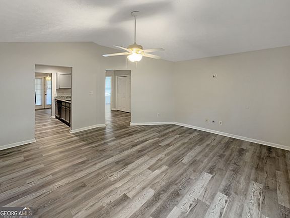 5th image of 131 Oak Cir