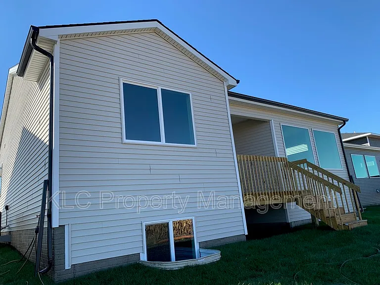 780 McIntosh Ct NE — Photo 17