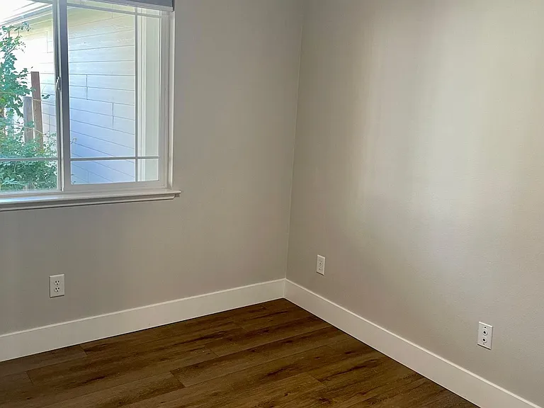 Front bedroom #1