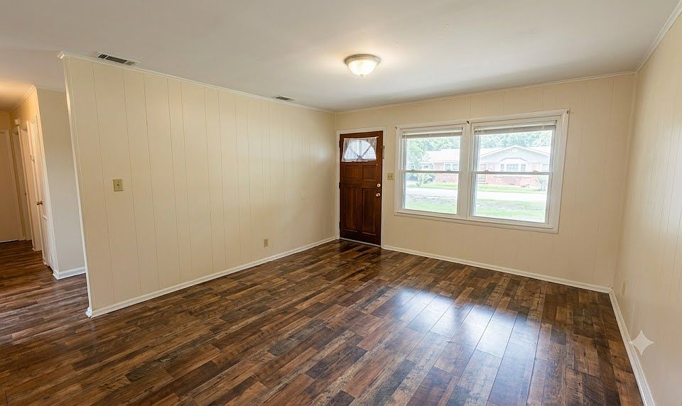 1st image of 606 Eugenia St